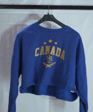 Canada Ski Resort Cropped Sweatshirt – Royal Blue Winter Pullover for Women