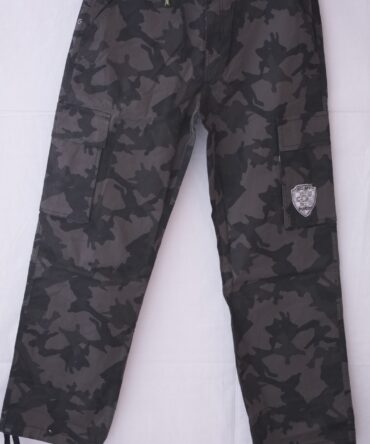 Pull&Bear Men’s Camouflage Cargo Pants – Military Style Comfort Fit